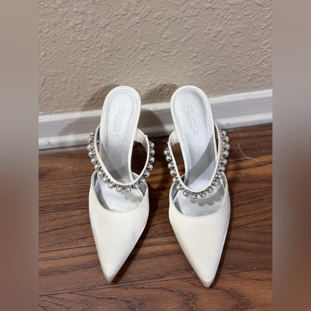 ASOS Wide Fit bridal heeled mules with pearl embellishment - Picture 2 of 3